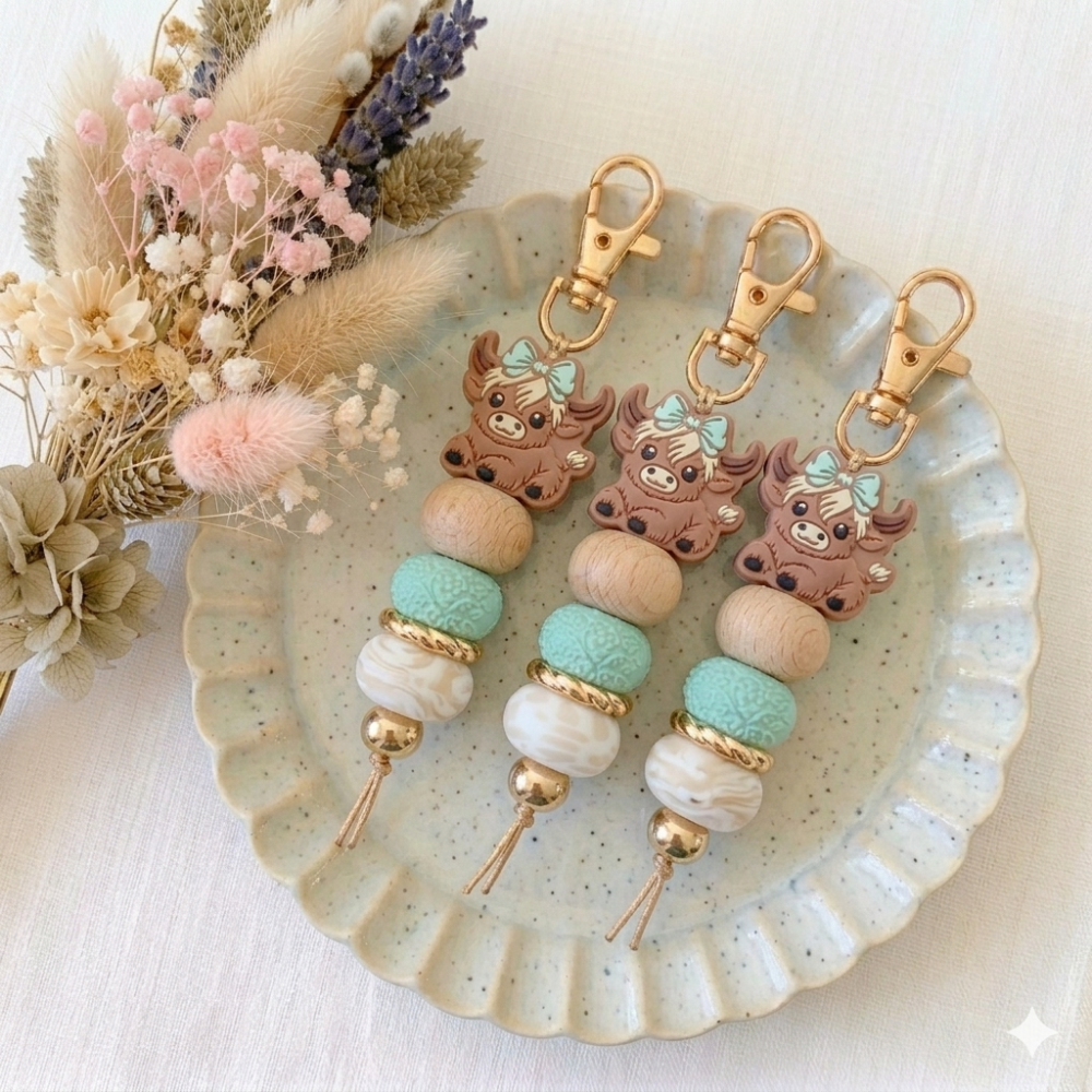 Coastal Cow Keychain – Mint Textured Highland Charm