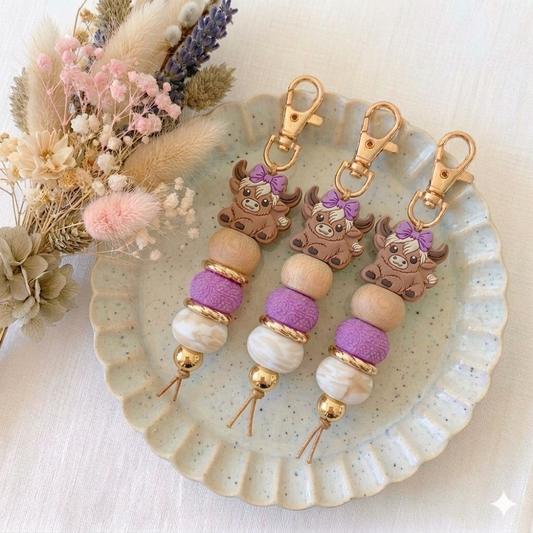 Pastel Petals Highland Cow Keychain – Lilac & Marble